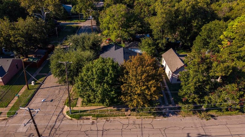 220 W Wardville Street, Cleburne TX 76033 - Photo 30