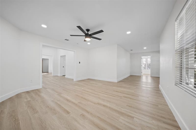 220 W Wardville Street, Cleburne TX 76033 - Photo 8