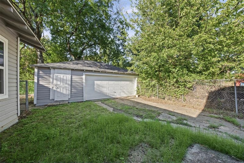 220 W Wardville Street, Cleburne TX 76033 - Photo 25