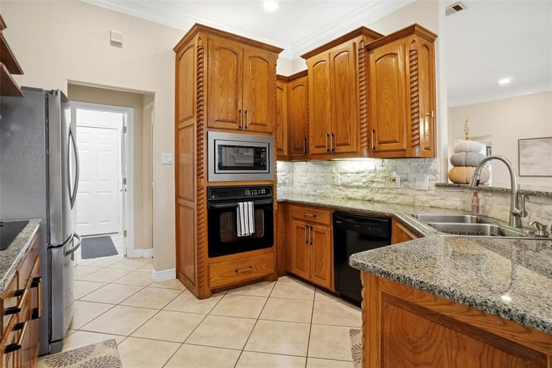 3105 Rim Rock Court, Granbury TX 76049 - Photo 11