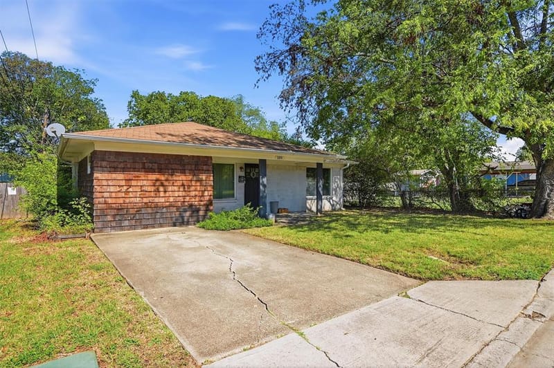 109 Grayson Street, Whitesboro TX 76273 - Photo 2