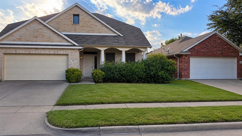 6610 Kinross Drive, Arlington TX 76002 - Photo 3