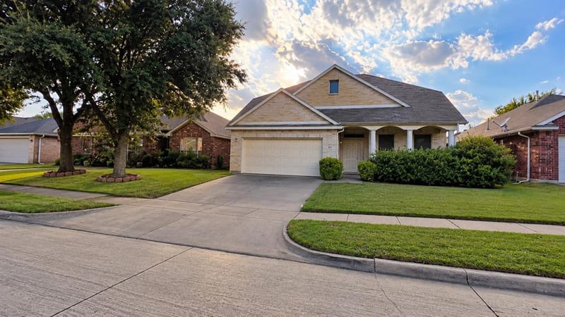 6610 Kinross Drive, Arlington TX 76002 - Photo 5