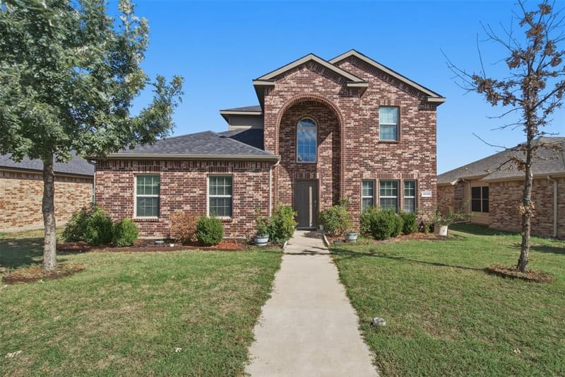 2020 Glen Hollow Drive, Lancaster TX 75134 - Photo 2