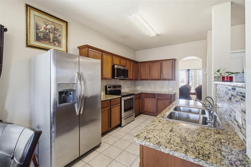 2020 Glen Hollow Drive, Lancaster TX 75134 - Photo 7