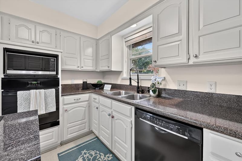 201 Oakhaven Drive, Grand Prairie TX 75050 - Photo 6