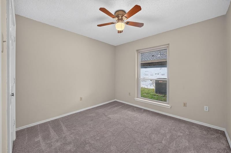 201 Oakhaven Drive, Grand Prairie TX 75050 - Photo 15