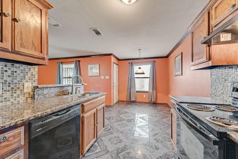2833 Drycreek Lane, Dallas TX 75237 - Photo 17