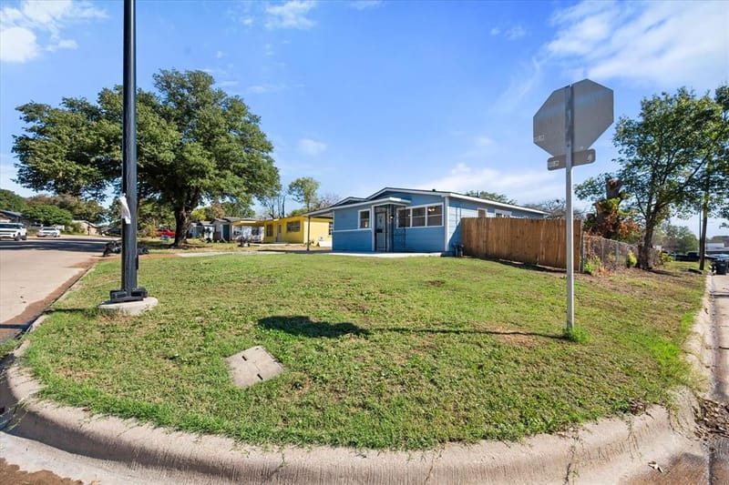 2313 Lucas Drive, Fort Worth TX 76112 - Photo 23
