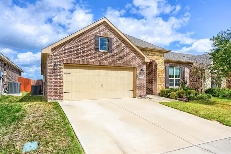 1733 Rio Secco Drive, Fort Worth TX 76131 - Photo 2