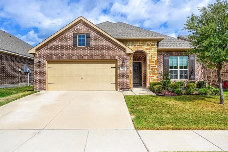1733 Rio Secco Drive, Fort Worth TX 76131