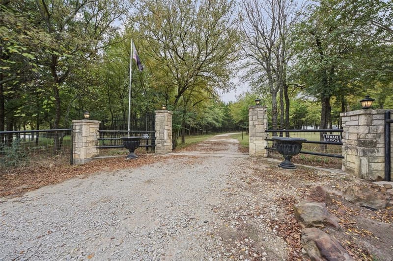 464 Oak Hill Road, Valley View TX 76272 - Photo 2