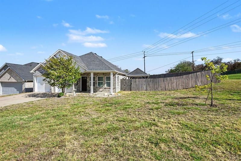 819 N Ridge Drive, White Settlement TX 76108 - Photo 2