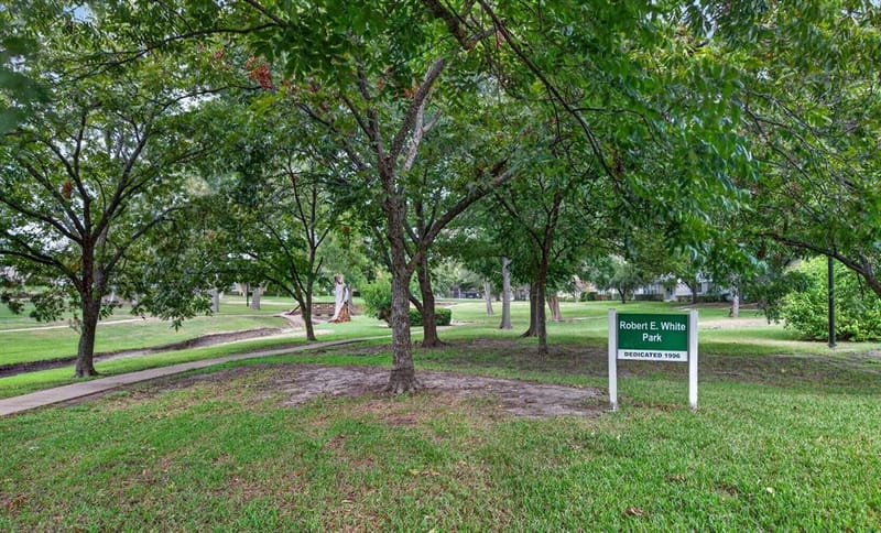 4915 Rollingwood Court, Garland TX 75043 - Photo 37