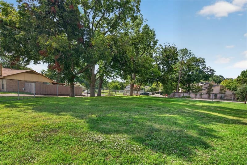 4915 Rollingwood Court, Garland TX 75043 - Photo 40