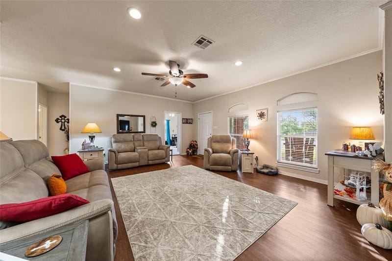 901 Dogwood Street, Robinson TX 76706 - Photo 4