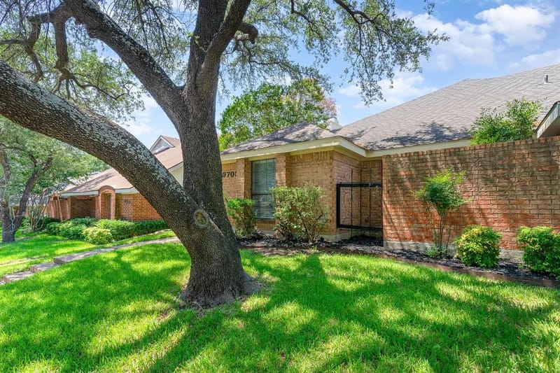 9709 Springtree Lane, Dallas TX 75243 - Photo 2