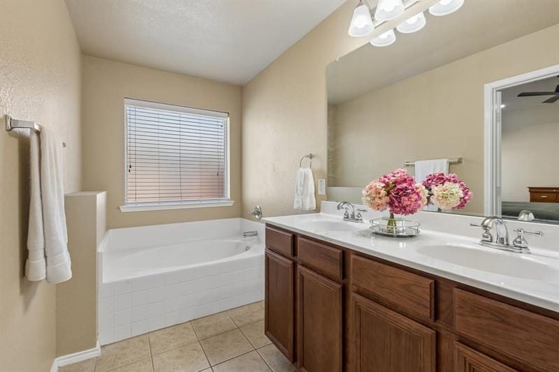 616 Steerman Court, Saginaw TX 76179 - Photo 17