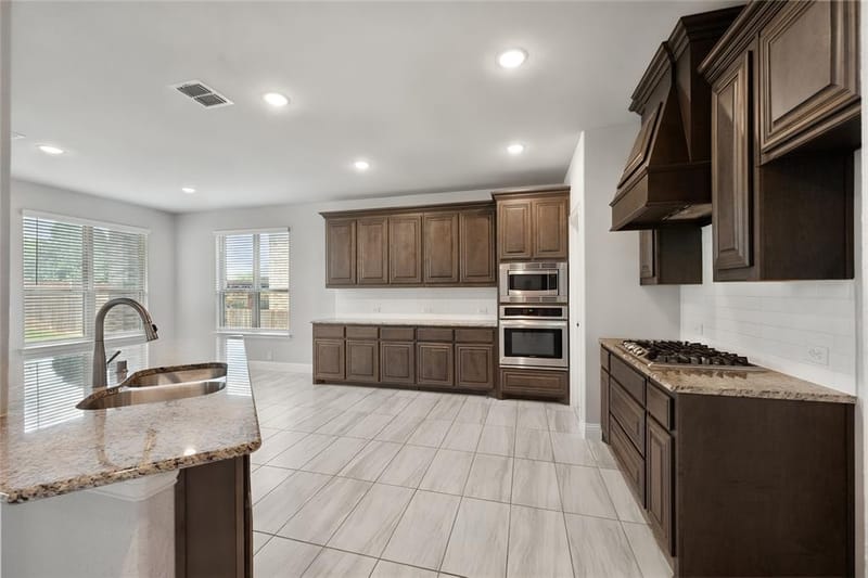 807 Imperial Way, Mansfield TX 76063 - Photo 5