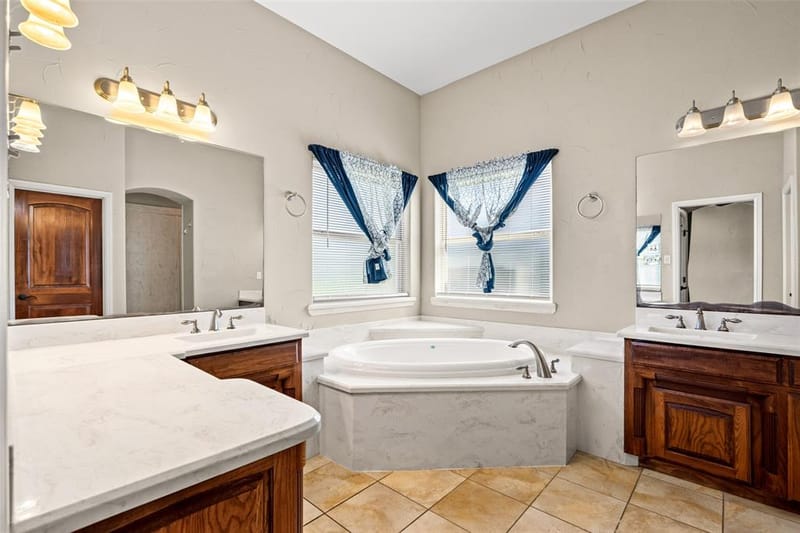 407 Valley View Court, Rio Vista TX 76093 - Photo 13