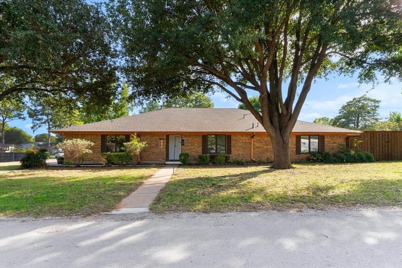 1953 Limerick Lane, Grapevine TX 76051 - Photo 2
