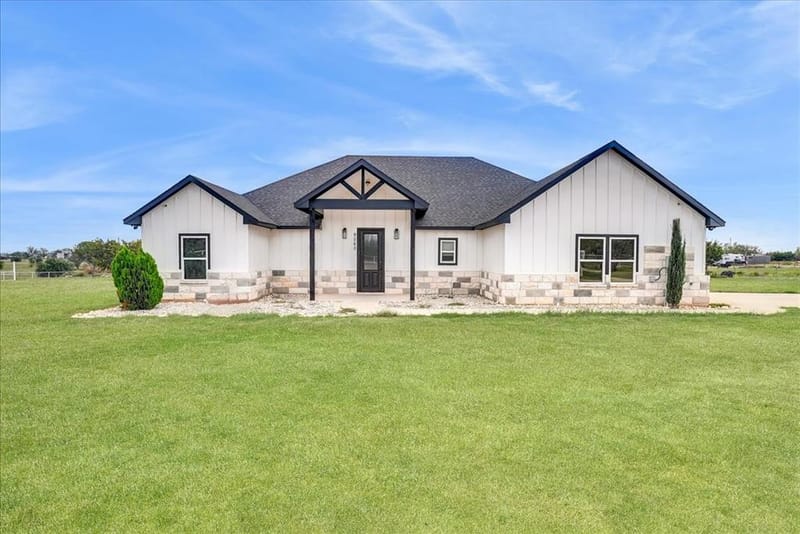 9060 Mitchell Bend Court, Granbury TX 76048