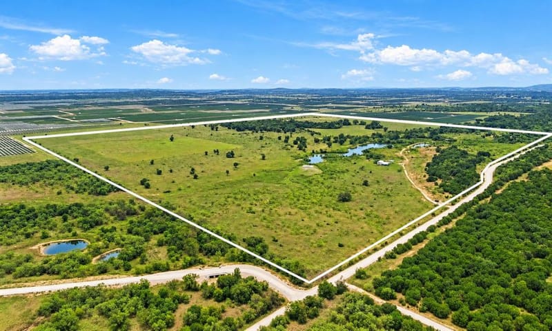 221 S Kinder Lane, Jacksboro TX 76458