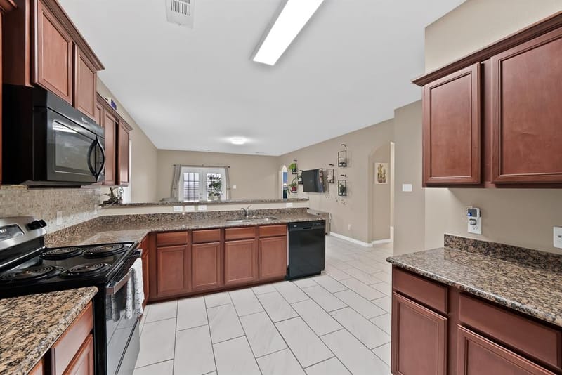 6148 Chalk Hollow Drive, Fort Worth TX 76179 - Photo 6