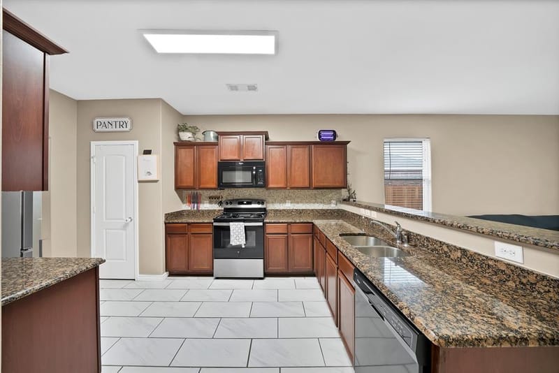 6148 Chalk Hollow Drive, Fort Worth TX 76179 - Photo 11