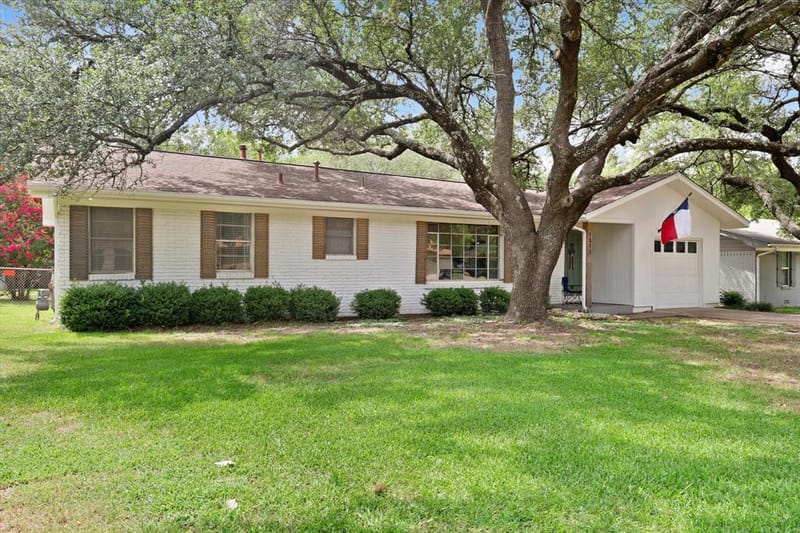 1211 Greenbriar Lane, Cleburne TX 76033 - Photo 2