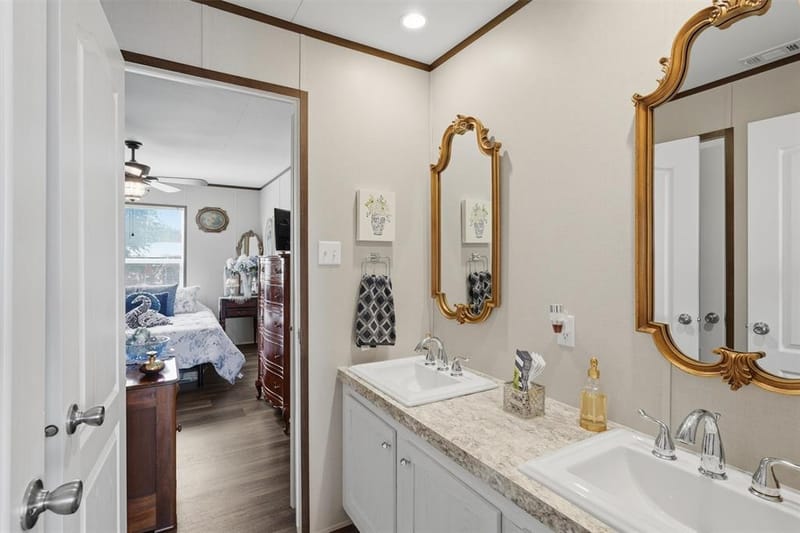 6200 S Lakeside Hills Court, Granbury TX 76048 - Photo 17