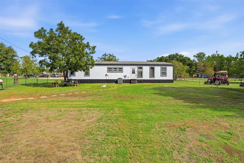 6200 S Lakeside Hills Court, Granbury TX 76048 - Photo 22