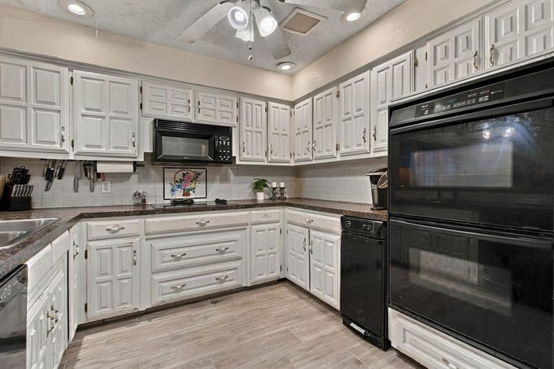 1016 Meadows Drive, Corinth TX 76208 - Photo 12