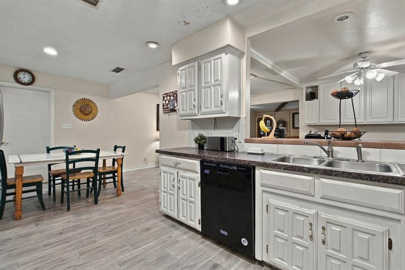 1016 Meadows Drive, Corinth TX 76208 - Photo 11