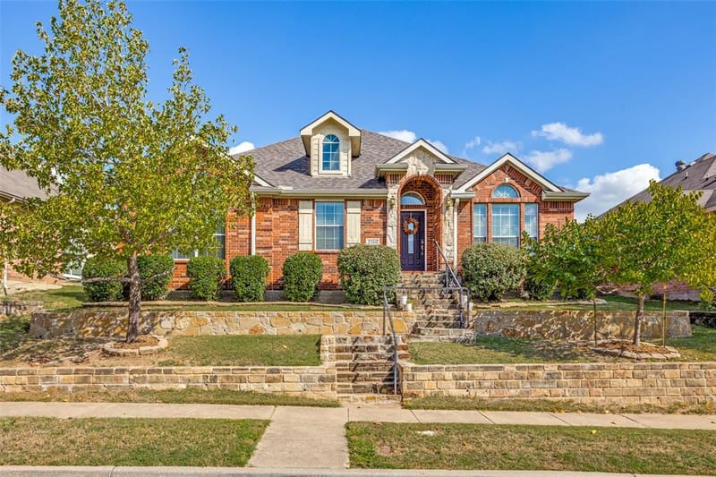 2106 Hollow Way, Garland TX 75041