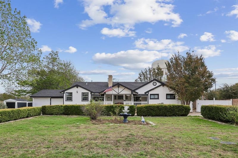3312 Meadow Oaks Drive, Haltom City TX 76117 - Photo 2