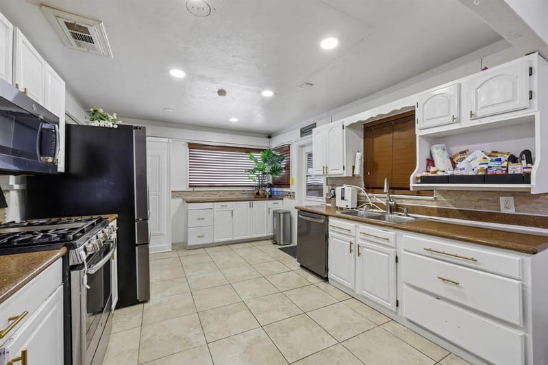 3312 Meadow Oaks Drive, Haltom City TX 76117 - Photo 16