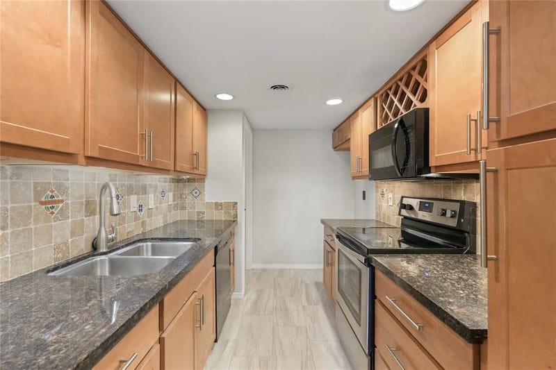 550 E Avenue J # B, Grand Prairie TX 75050 - Photo 12