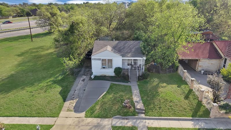 2813 S Wesleyan Drive, Fort Worth TX 76105