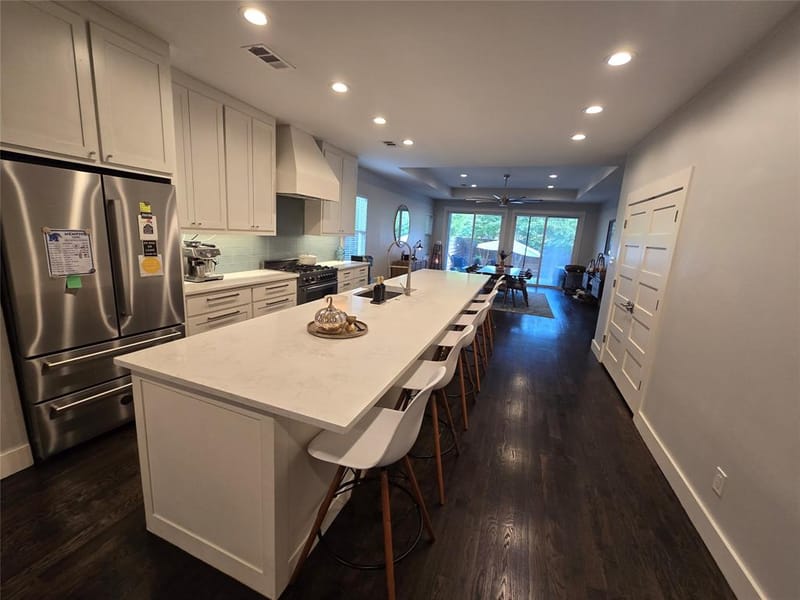 618 N Clinton Avenue, Dallas TX 75208 - Photo 2