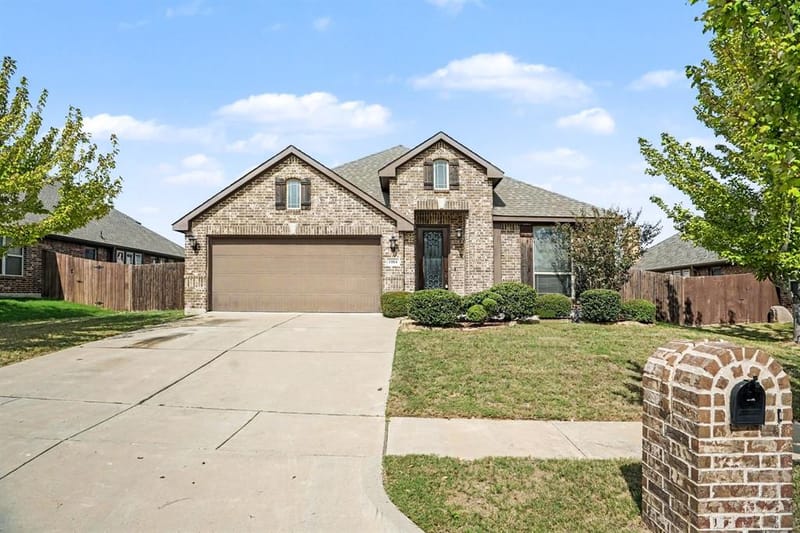 1004 Star Grass Drive, Mansfield TX 76063 - Photo 2