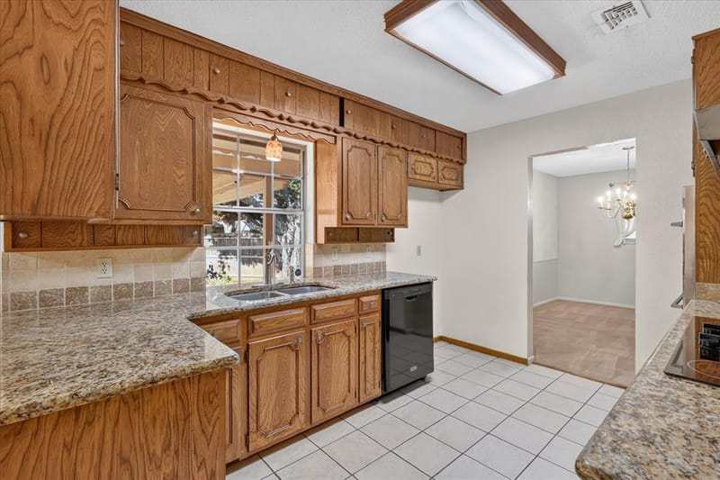 1818 Lakemont Court, Arlington TX 76013 - Photo 12