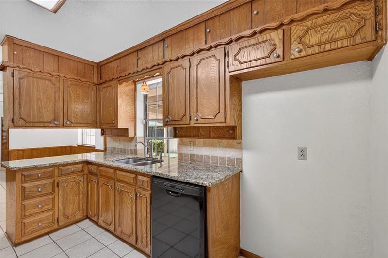 1818 Lakemont Court, Arlington TX 76013 - Photo 9