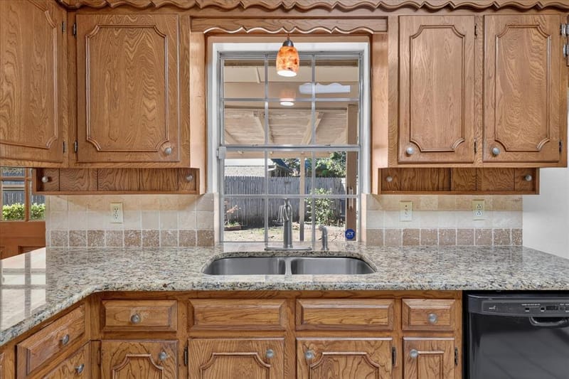 1818 Lakemont Court, Arlington TX 76013 - Photo 11