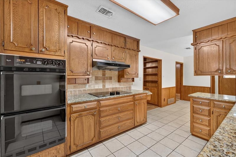 1818 Lakemont Court, Arlington TX 76013 - Photo 8