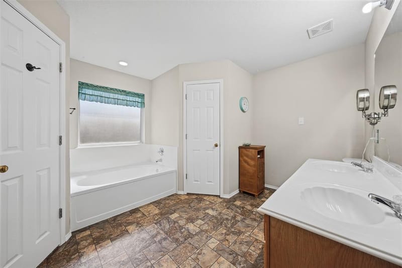 575 Tanglewood Drive, Burleson TX 76028 - Photo 16