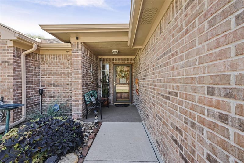 575 Tanglewood Drive, Burleson TX 76028 - Photo 5