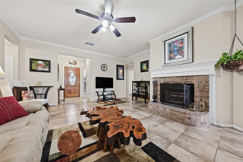 575 Tanglewood Drive, Burleson TX 76028 - Photo 9