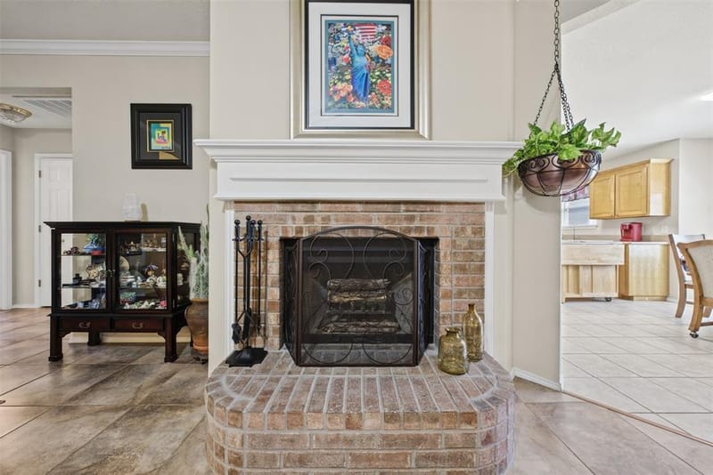 575 Tanglewood Drive, Burleson TX 76028 - Photo 10