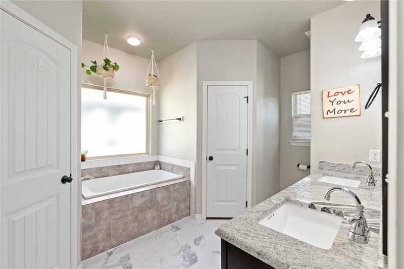 5407 Arrowhead Drive, Granbury TX 76048 - Photo 12